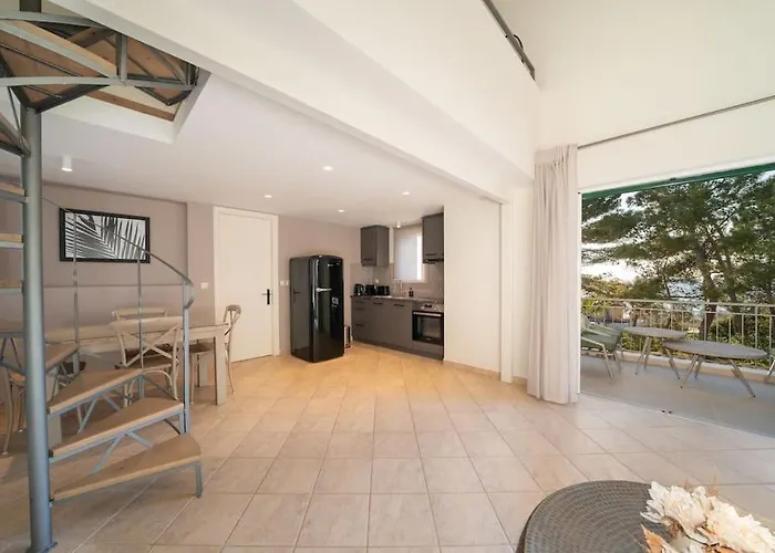 Seashell Luxury Lixouri